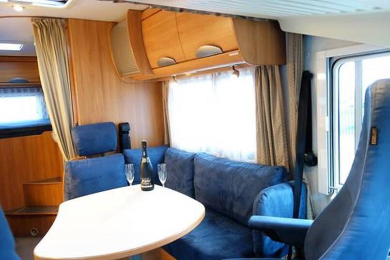 Hymer B 514 G compacte 4 pers. camper met garage 21