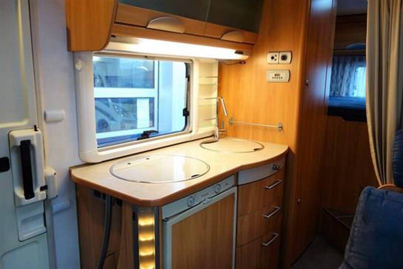 Hymer B 514 G compacte 4 pers. camper met garage 22