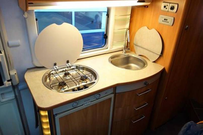 Hymer B 514 G compacte 4 pers. camper met garage 23