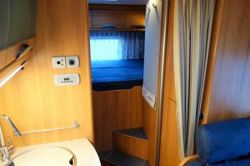 Hymer B 514 G compacte 4 pers. camper met garage 24