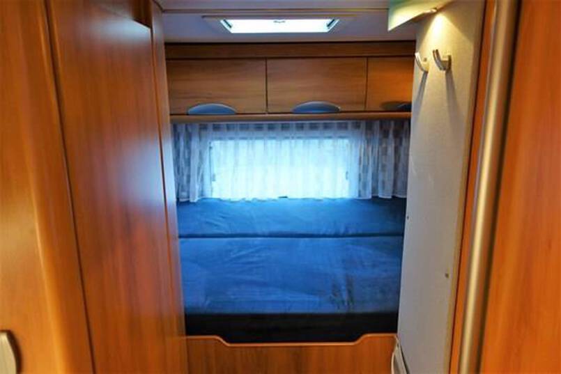 Hymer B 514 G compacte 4 pers. camper met garage 25