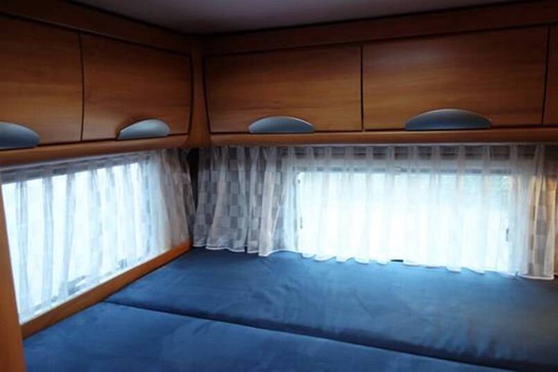Hymer B 514 G compacte 4 pers. camper met garage 27