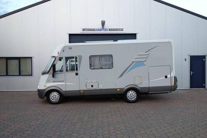 Hymer B 514 G compacte 4 pers. camper met garage 2