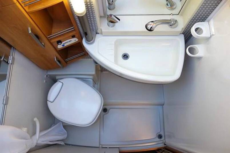 Hymer B 514 G compacte 4 pers. camper met garage 30