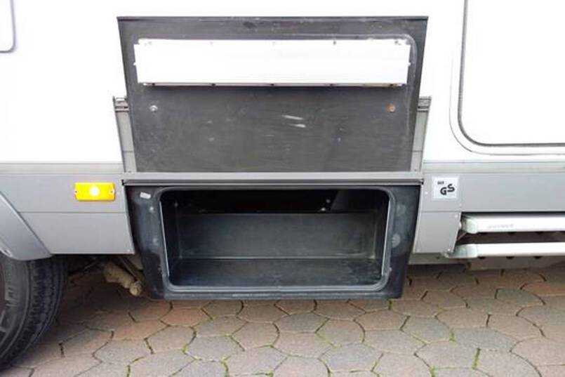 Hymer B 514 G compacte 4 pers. camper met garage 8