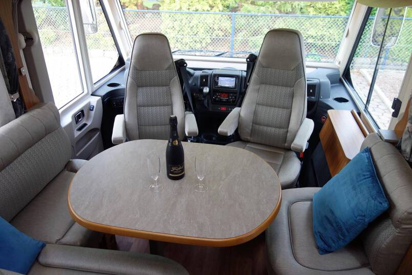 Hymer B 704 PL AUTOMAAT, 3.0 177 pk PremiumLine, 2 aparte bedden 12