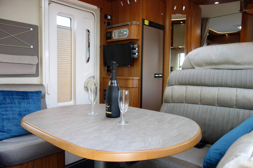 Hymer B 704 PL AUTOMAAT, 3.0 177 pk PremiumLine, 2 aparte bedden 15