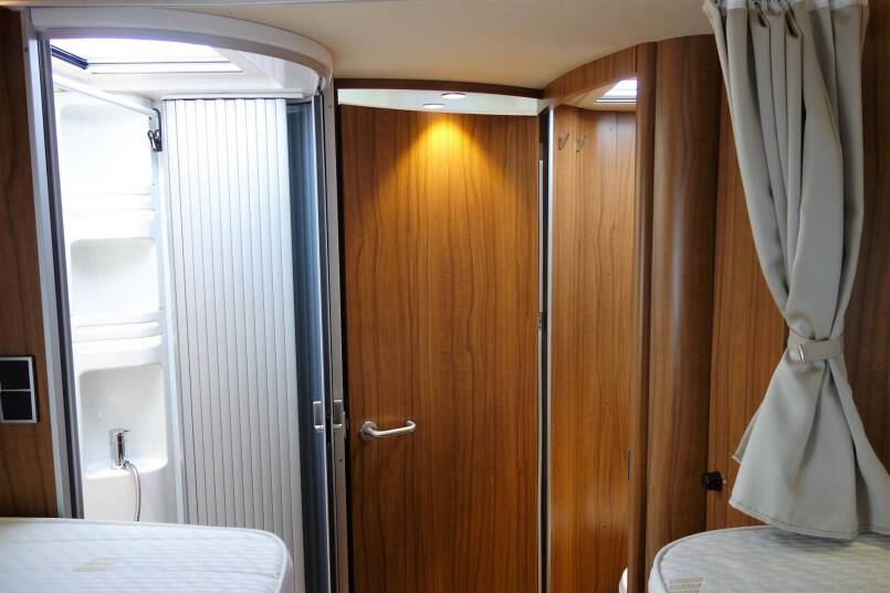 Hymer B 704 PL AUTOMAAT, 3.0 177 pk PremiumLine, 2 aparte bedden 19