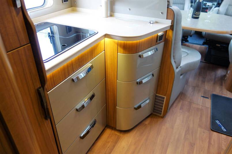 Hymer B 704 PL AUTOMAAT, 3.0 177 pk PremiumLine, 2 aparte bedden 20