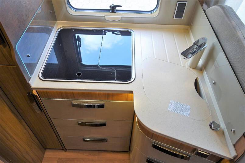Hymer B 704 PL AUTOMAAT, 3.0 177 pk PremiumLine, 2 aparte bedden 22