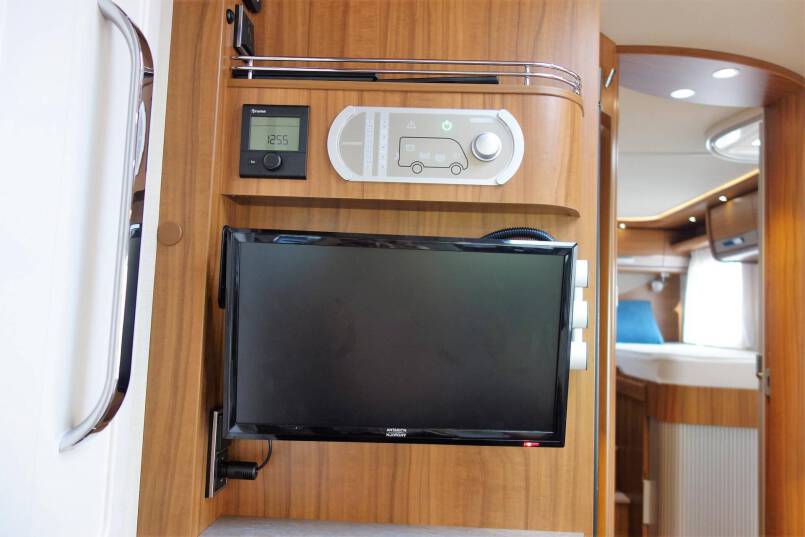 Hymer B 704 PL AUTOMAAT, 3.0 177 pk PremiumLine, 2 aparte bedden 24