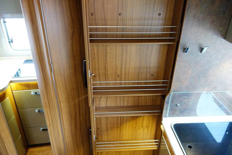 Hymer B 704 PL AUTOMAAT, 3.0 177 pk PremiumLine, 2 aparte bedden 25