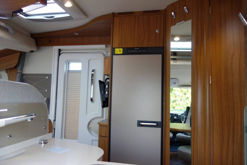 Hymer B 704 PL AUTOMAAT, 3.0 177 pk PremiumLine, 2 aparte bedden 26