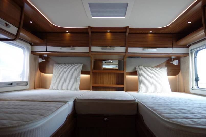 Hymer B 678 PL AUTOMAAT, PremiumLine, Sierra grijs metallic, 2 aparte bedden 15