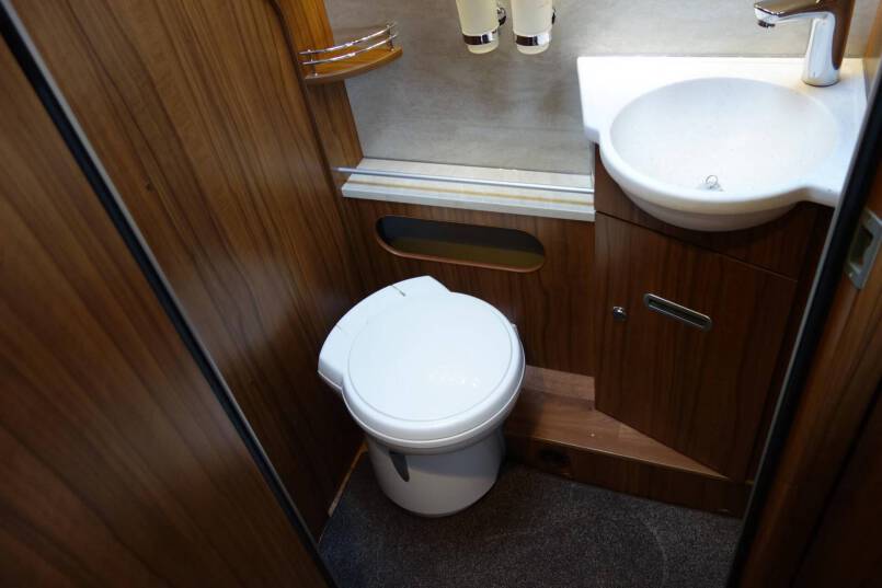 Hymer B 678 PL AUTOMAAT, PremiumLine, Sierra grijs metallic, 2 aparte bedden 18