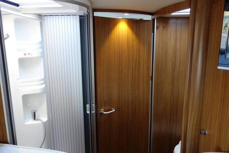 Hymer B 678 PL AUTOMAAT, PremiumLine, Sierra grijs metallic, 2 aparte bedden 20