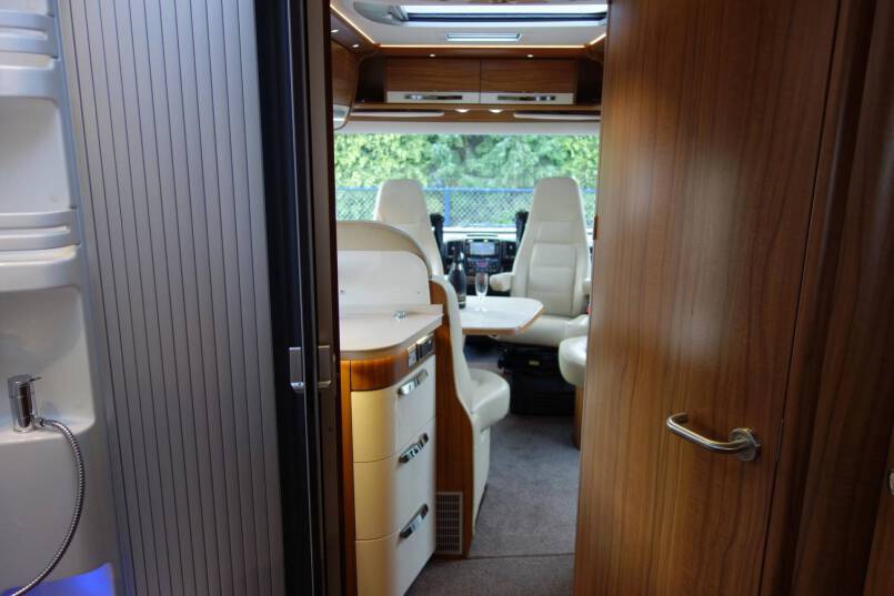 Hymer B 678 PL AUTOMAAT, PremiumLine, Sierra grijs metallic, 2 aparte bedden 21