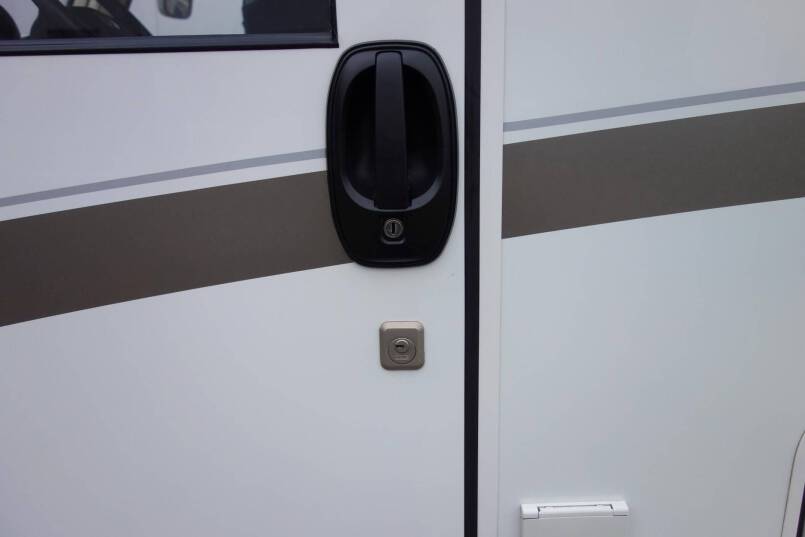 Hymer B 588 PL AUTOMAAT, 2 aparte bedden, garage, 4 x luchtvering 9