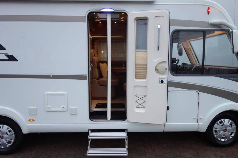 Hymer B 588 PL AUTOMAAT, 2 aparte bedden, garage, 4 x luchtvering 12