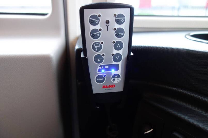 Hymer B 588 PL AUTOMAAT, 2 aparte bedden, garage, 4 x luchtvering 16