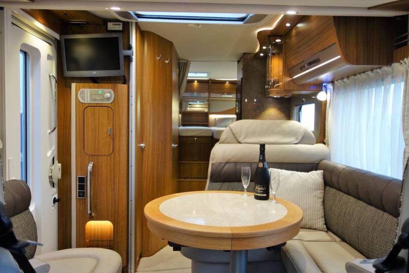 Hymer B 588 PL AUTOMAAT, 2 aparte bedden, garage, 4 x luchtvering 25