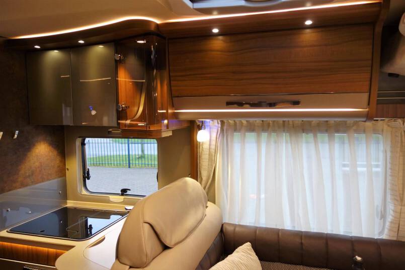 Hymer B 588 PL AUTOMAAT, 2 aparte bedden, garage, 4 x luchtvering 26