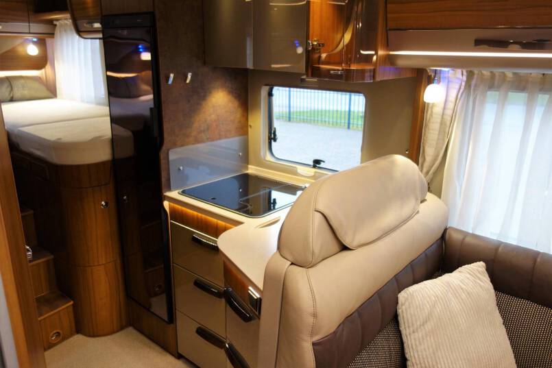 Hymer B 588 PL AUTOMAAT, 2 aparte bedden, garage, 4 x luchtvering 27