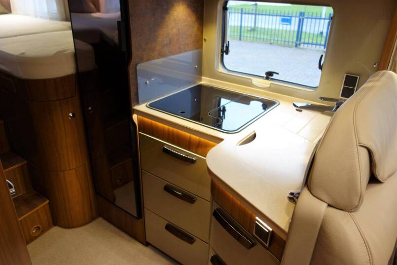 Hymer B 588 PL AUTOMAAT, 2 aparte bedden, garage, 4 x luchtvering 28