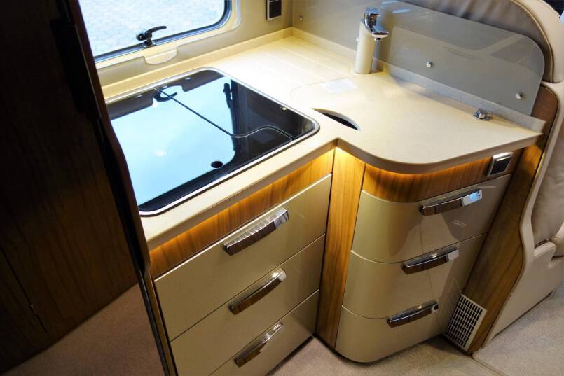 Hymer B 588 PL AUTOMAAT, 2 aparte bedden, garage, 4 x luchtvering 29