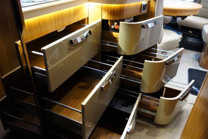 Hymer B 588 PL AUTOMAAT, 2 aparte bedden, garage, 4 x luchtvering 30