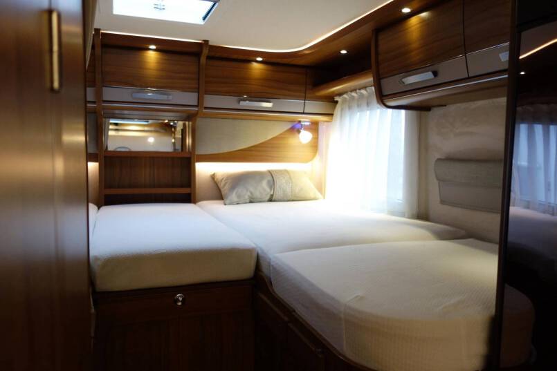 Hymer B 588 PL AUTOMAAT, 2 aparte bedden, garage, 4 x luchtvering 34