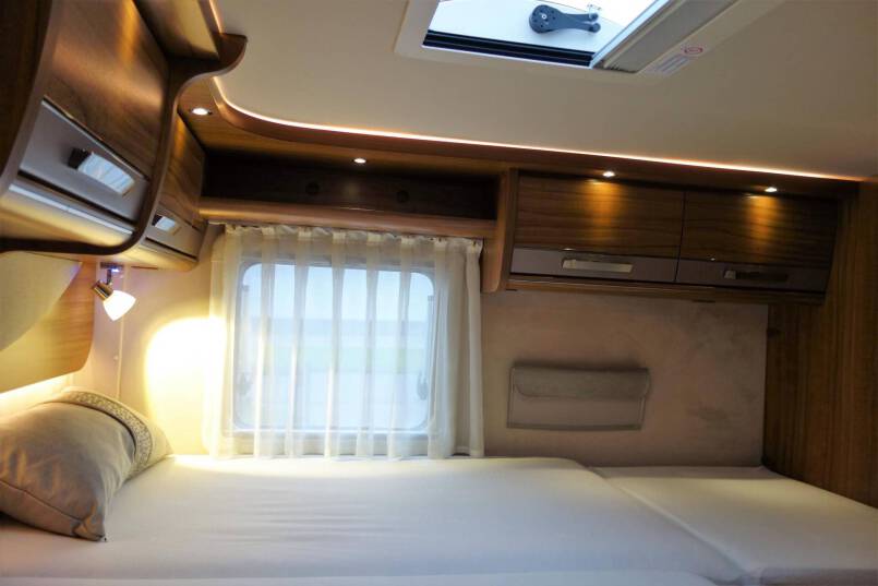 Hymer B 588 PL AUTOMAAT, 2 aparte bedden, garage, 4 x luchtvering 36