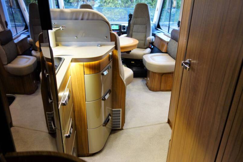 Hymer B 588 PL AUTOMAAT, 2 aparte bedden, garage, 4 x luchtvering 38