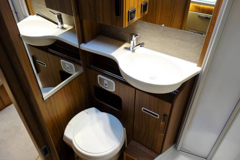 Hymer B 588 PL AUTOMAAT, 2 aparte bedden, garage, 4 x luchtvering 39