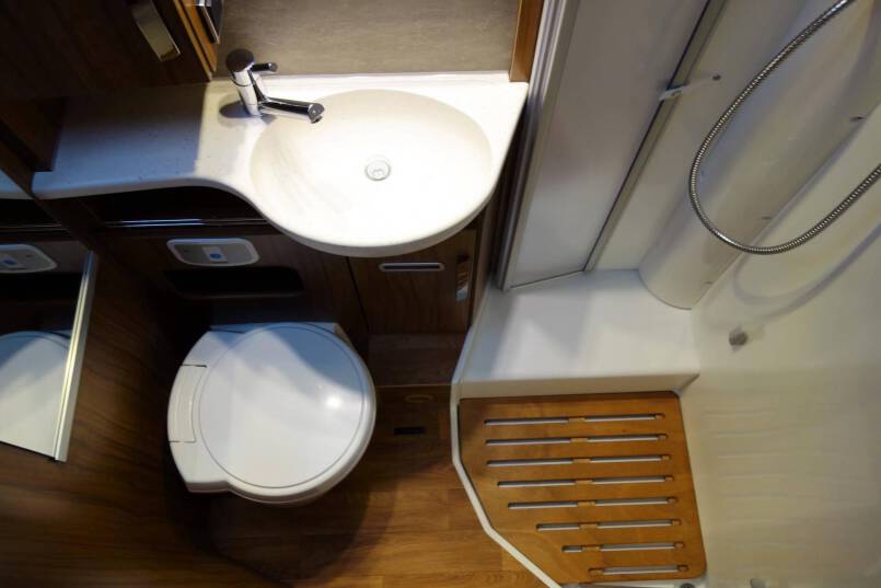 Hymer B 588 PL AUTOMAAT, 2 aparte bedden, garage, 4 x luchtvering 40