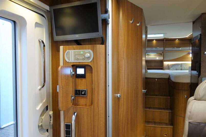 Hymer B 588 PL AUTOMAAT, 2 aparte bedden, garage, 4 x luchtvering 41