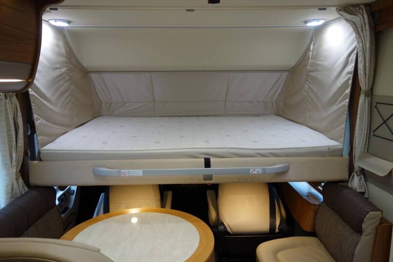 Hymer B 588 PL AUTOMAAT, 2 aparte bedden, garage, 4 x luchtvering 42