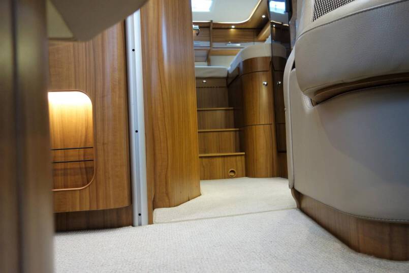 Hymer B 588 PL AUTOMAAT, 2 aparte bedden, garage, 4 x luchtvering 43