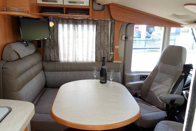 Hymer B 578 2 aparte bedden, garage, nieuw type 24