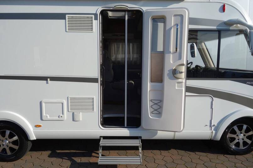 Hymer B 678 PL AUTOMAAT, 180 pk PremiumLine, 2 aparte bedden 12