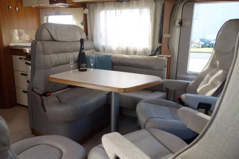 Hymer B 678 PL AUTOMAAT, 180 pk PremiumLine, 2 aparte bedden 17
