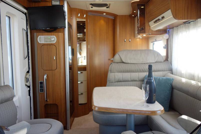 Hymer B 678 PL AUTOMAAT, 180 pk PremiumLine, 2 aparte bedden 22