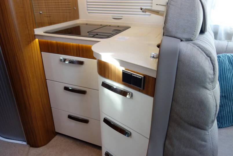 Hymer B 678 PL AUTOMAAT, 180 pk PremiumLine, 2 aparte bedden 25