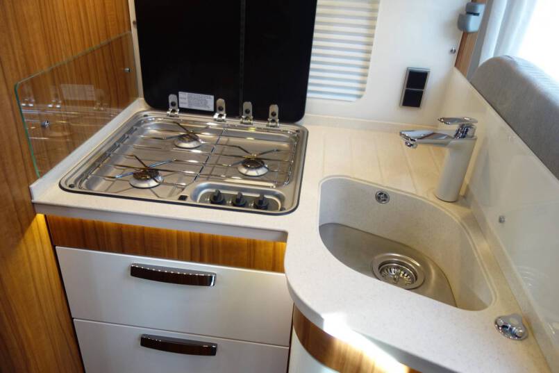Hymer B 678 PL AUTOMAAT, 180 pk PremiumLine, 2 aparte bedden 28