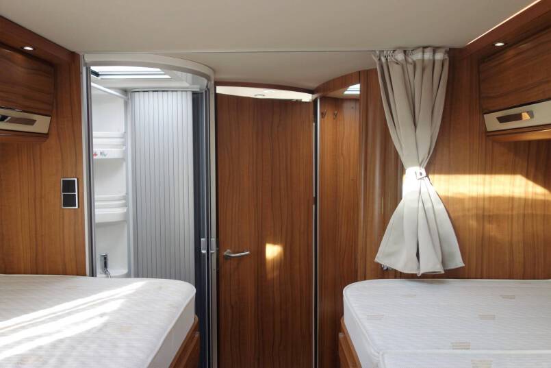 Hymer B 678 PL AUTOMAAT, 180 pk PremiumLine, 2 aparte bedden 40