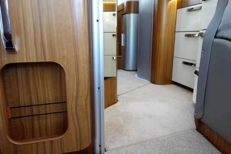 Hymer B 678 PL AUTOMAAT, 180 pk PremiumLine, 2 aparte bedden 43