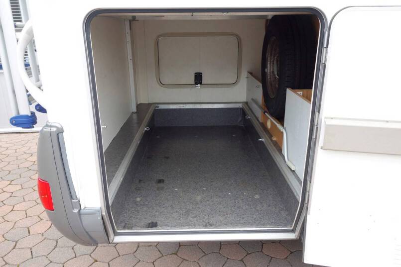Hymer B 644 G 6 persoons familiecamper met garage 11