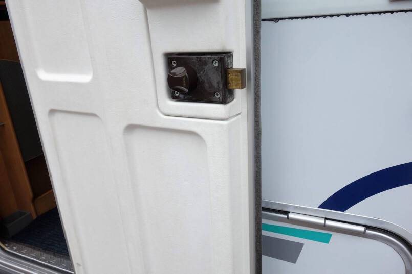 Hymer B 644 G 6 persoons familiecamper met garage 12