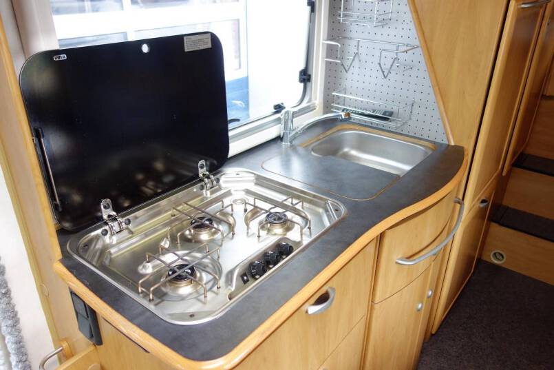 Hymer B 644 G 6 persoons familiecamper met garage 21