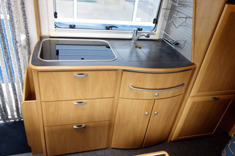 Hymer B 644 G 6 persoons familiecamper met garage 22